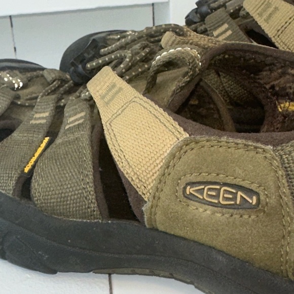 Keen Newport H2 Sandals - Army Green & Black -Size 7 Waterproof Hiking - Picture 13 of 13